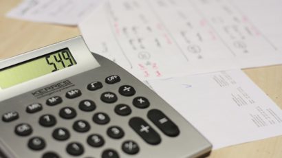 Peníze nerostou na stromech a přeci jsou snadno dostupné