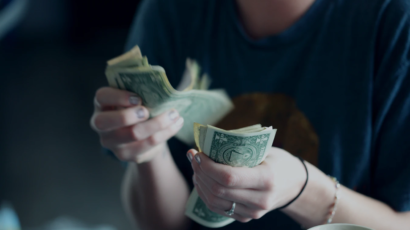 Firmy si půjčují miliardy od nebankovních společností